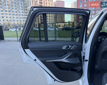 Белый БМВ Х5, объемом двигателя 3 л и пробегом 90 тыс. км за 69000 $, фото 26 на Automoto.ua