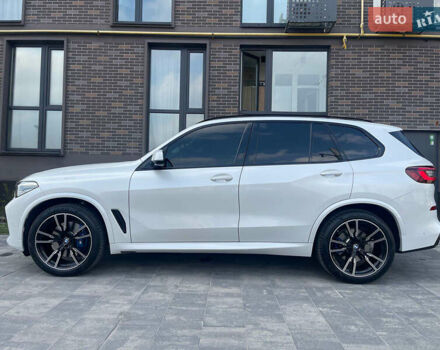 Белый БМВ Х5, объемом двигателя 3 л и пробегом 15 тыс. км за 68100 $, фото 1 на Automoto.ua