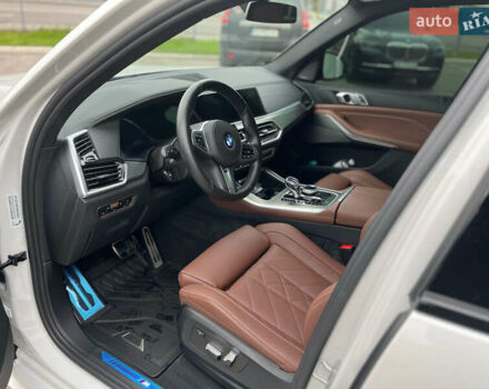 Белый БМВ Х5, объемом двигателя 3 л и пробегом 13 тыс. км за 81500 $, фото 15 на Automoto.ua