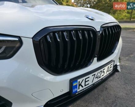Белый БМВ Х5, объемом двигателя 2 л и пробегом 21 тыс. км за 59000 $, фото 2 на Automoto.ua