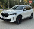 Белый БМВ Х5, объемом двигателя 3 л и пробегом 77 тыс. км за 85000 $, фото 1 на Automoto.ua