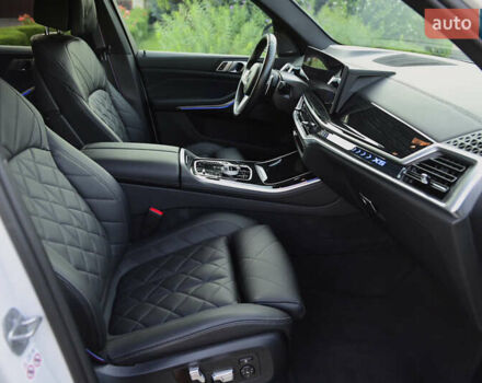 Белый БМВ Х5, объемом двигателя 2.99 л и пробегом 55 тыс. км за 103999 $, фото 65 на Automoto.ua