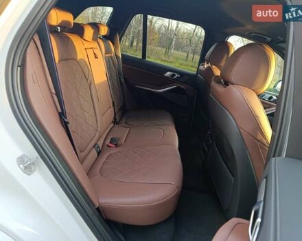 Белый БМВ Х5, объемом двигателя 2.99 л и пробегом 61 тыс. км за 96000 $, фото 16 на Automoto.ua