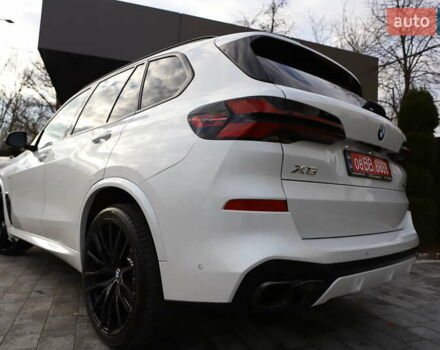 Білий БМВ Х5, об'ємом двигуна 3 л та пробігом 4 тис. км за 73899 $, фото 63 на Automoto.ua