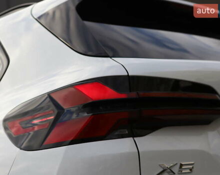 Білий БМВ Х5, об'ємом двигуна 3 л та пробігом 4 тис. км за 73899 $, фото 65 на Automoto.ua