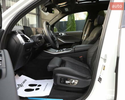 Білий БМВ Х5, об'ємом двигуна 3 л та пробігом 4 тис. км за 73899 $, фото 122 на Automoto.ua