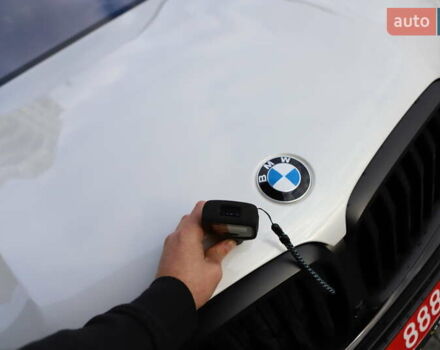 Білий БМВ Х5, об'ємом двигуна 3 л та пробігом 4 тис. км за 73899 $, фото 88 на Automoto.ua