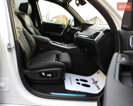 Білий БМВ Х5, об'ємом двигуна 3 л та пробігом 4 тис. км за 73899 $, фото 101 на Automoto.ua