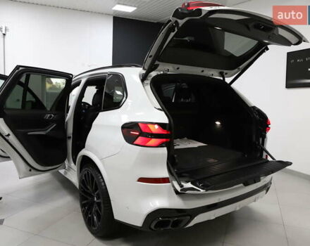 Белый БМВ Х5, объемом двигателя 3 л и пробегом 4 тыс. км за 78999 $, фото 131 на Automoto.ua