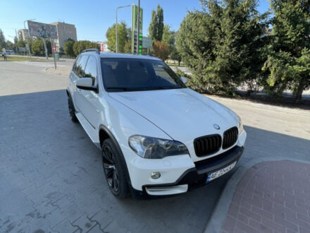 Белый БМВ Х5, объемом двигателя 4.8 л и пробегом 180 тыс. км за 12000 $, фото 1 на Automoto.ua