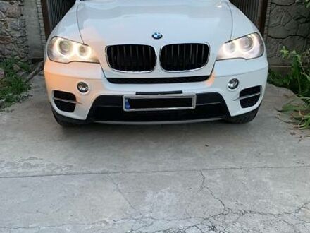 Белый БМВ Х5, объемом двигателя 3 л и пробегом 184 тыс. км за 16000 $, фото 1 на Automoto.ua