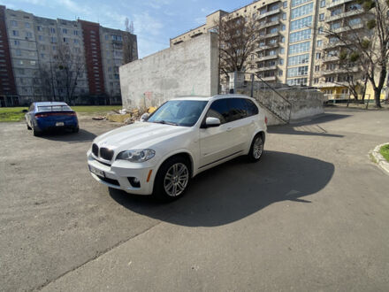 Белый БМВ Х5, объемом двигателя 2.98 л и пробегом 213 тыс. км за 13000 $, фото 1 на Automoto.ua