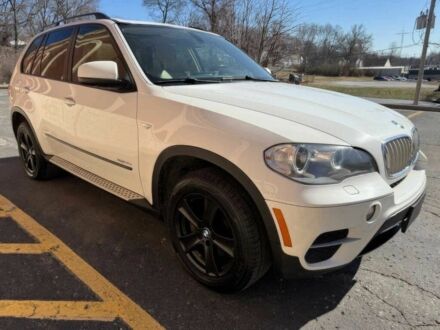 Белый БМВ Х5, объемом двигателя 3 л и пробегом 100 тыс. км за 3400 $, фото 1 на Automoto.ua
