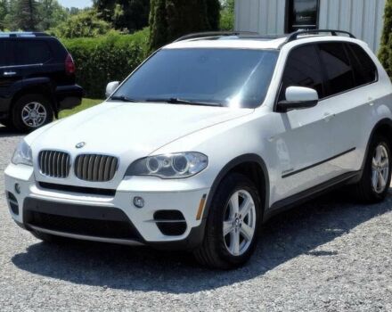 Белый БМВ Х5, объемом двигателя 3 л и пробегом 104 тыс. км за 3900 $, фото 1 на Automoto.ua