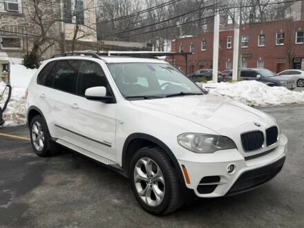 Белый БМВ Х5, объемом двигателя 3 л и пробегом 92 тыс. км за 2100 $, фото 1 на Automoto.ua