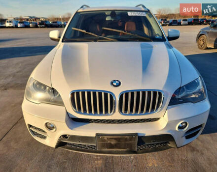 Белый БМВ Х5, объемом двигателя 3 л и пробегом 145 тыс. км за 2500 $, фото 1 на Automoto.ua
