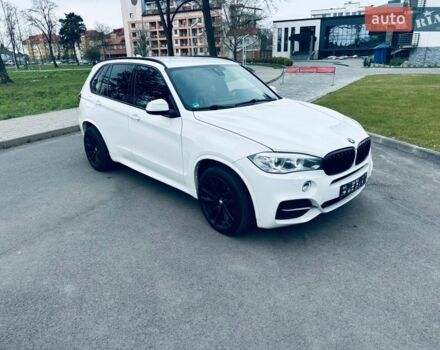 Белый БМВ Х5, объемом двигателя 3 л и пробегом 216 тыс. км за 34999 $, фото 1 на Automoto.ua