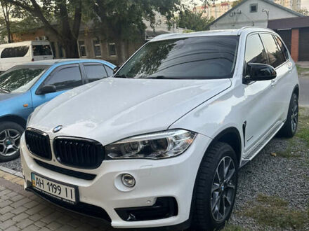 Белый БМВ Х5, объемом двигателя 4.39 л и пробегом 158 тыс. км за 13000 $, фото 1 на Automoto.ua