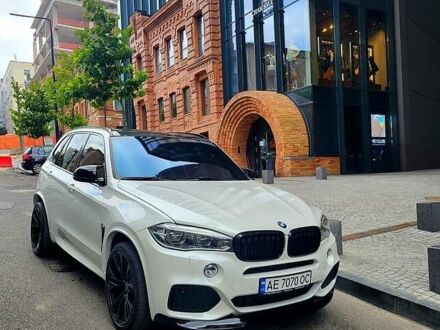 Белый БМВ Х5, объемом двигателя 3 л и пробегом 120 тыс. км за 39000 $, фото 1 на Automoto.ua