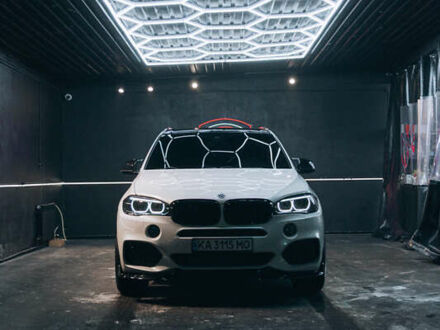 Белый БМВ Х5, объемом двигателя 2.98 л и пробегом 155 тыс. км за 28500 $, фото 1 на Automoto.ua