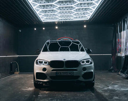 Белый БМВ Х5, объемом двигателя 2.98 л и пробегом 155 тыс. км за 28500 $, фото 1 на Automoto.ua