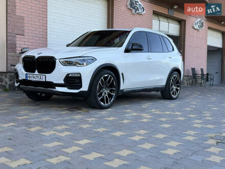 Белый БМВ Х5, объемом двигателя 3 л и пробегом 65 тыс. км за 52000 $, фото 1 на Automoto.ua