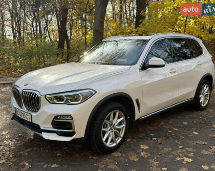 Белый БМВ Х5, объемом двигателя 3 л и пробегом 104 тыс. км за 49000 $, фото 1 на Automoto.ua