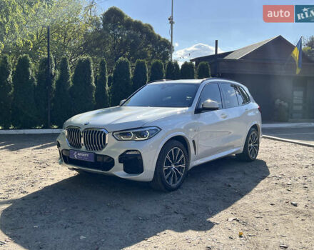 Белый БМВ Х5, объемом двигателя 3 л и пробегом 104 тыс. км за 53500 $, фото 1 на Automoto.ua