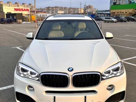 Белый БМВ Х5, объемом двигателя 3 л и пробегом 104 тыс. км за 29999 $, фото 1 на Automoto.ua
