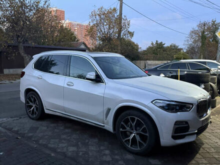 Белый БМВ Х5, объемом двигателя 3 л и пробегом 27 тыс. км за 65000 $, фото 1 на Automoto.ua