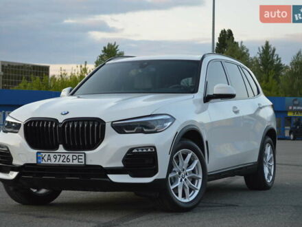 Белый БМВ Х5, объемом двигателя 3 л и пробегом 117 тыс. км за 61999 $, фото 1 на Automoto.ua