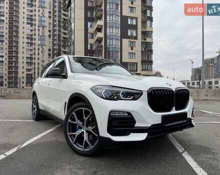 Белый БМВ Х5, объемом двигателя 2 л и пробегом 68 тыс. км за 56500 $, фото 1 на Automoto.ua