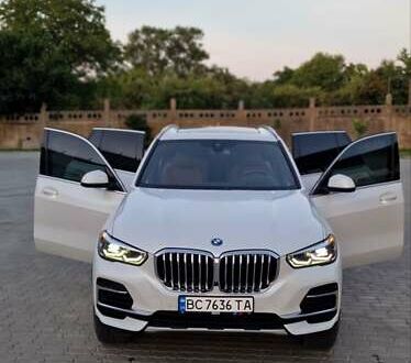 Белый БМВ Х5, объемом двигателя 3 л и пробегом 31 тыс. км за 72500 $, фото 1 на Automoto.ua