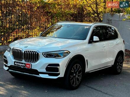 Белый БМВ Х5, объемом двигателя 3 л и пробегом 106 тыс. км за 59990 $, фото 1 на Automoto.ua