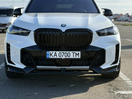 Белый БМВ Х5, объемом двигателя 3 л и пробегом 40 тыс. км за 120000 $, фото 1 на Automoto.ua