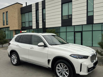 БМВ Х5 2023 в Хмельницком на Automoto.ua Белый БМВ Х5, объемом двигателя 2.99 л и пробегом 39 тыс. км за 94000 $, фото 1 на Automoto.ua