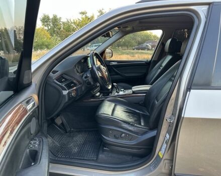 Бежевый БМВ Х5, объемом двигателя 3 л и пробегом 335 тыс. км за 12000 $, фото 5 на Automoto.ua