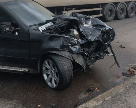 Черный БМВ Х5, объемом двигателя 4 л и пробегом 300 тыс. км за 4500 $, фото 5 на Automoto.ua