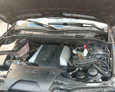 Черный БМВ Х5, объемом двигателя 4 л и пробегом 300 тыс. км за 4500 $, фото 3 на Automoto.ua