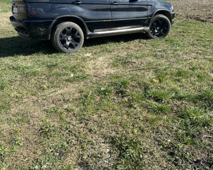 Черный БМВ Х5, объемом двигателя 4.4 л и пробегом 323 тыс. км за 7250 $, фото 3 на Automoto.ua