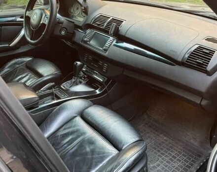 Черный БМВ Х5, объемом двигателя 4.6 л и пробегом 300 тыс. км за 7000 $, фото 4 на Automoto.ua