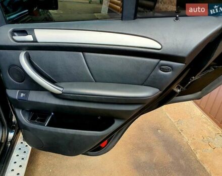 Чорний БМВ Х5, об'ємом двигуна 3 л та пробігом 241 тис. км за 11000 $, фото 5 на Automoto.ua