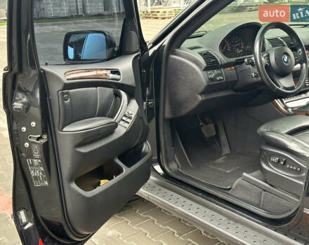 Черный БМВ Х5, объемом двигателя 4.4 л и пробегом 265 тыс. км за 10000 $, фото 28 на Automoto.ua