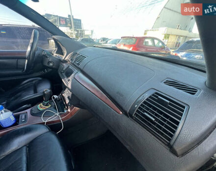 Черный БМВ Х5, объемом двигателя 4.8 л и пробегом 350 тыс. км за 7000 $, фото 6 на Automoto.ua