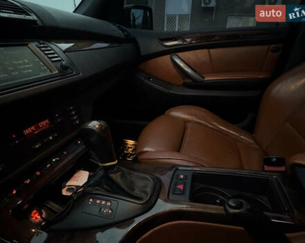 Черный БМВ Х5, объемом двигателя 2.98 л и пробегом 313 тыс. км за 14000 $, фото 17 на Automoto.ua
