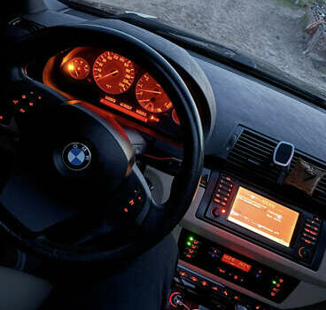 Чорний БМВ Х5, об'ємом двигуна 4.4 л та пробігом 165 тис. км за 12000 $, фото 4 на Automoto.ua