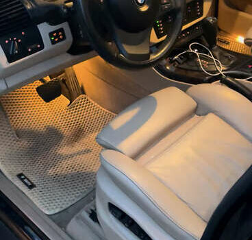 Чорний БМВ Х5, об'ємом двигуна 4.4 л та пробігом 165 тис. км за 12000 $, фото 3 на Automoto.ua