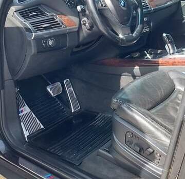 Черный БМВ Х5, объемом двигателя 4.8 л и пробегом 300 тыс. км за 9000 $, фото 1 на Automoto.ua