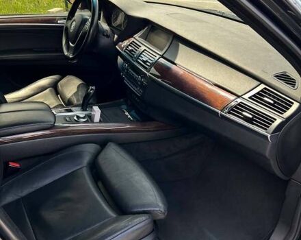 Черный БМВ Х5, объемом двигателя 4.8 л и пробегом 255 тыс. км за 14000 $, фото 15 на Automoto.ua