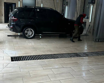 Чорний БМВ Х5, об'ємом двигуна 4.8 л та пробігом 242 тис. км за 10000 $, фото 4 на Automoto.ua